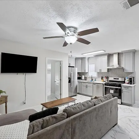 Comfortable 2-Bedroom Rental In Bridge City